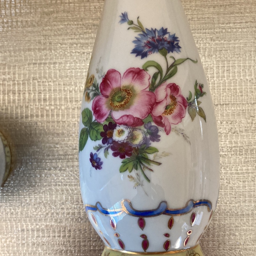 HEIRLOOM by TOYO Vintage Vases set of 2 - Picture 6 of 8
